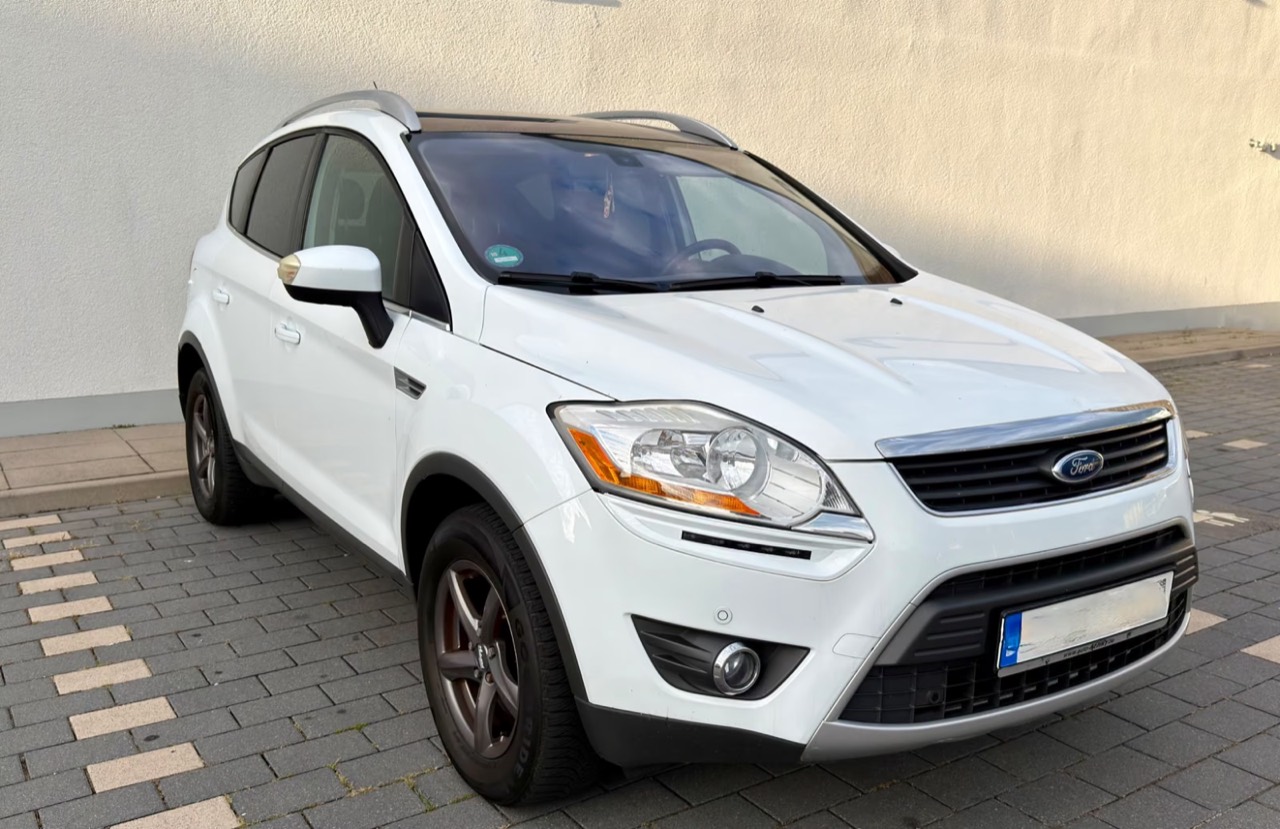 Weißer Ford Kuga 2.0 TDCi 4x4 im Fahrzeugangebot von R&D Autowelt bei Rastatt